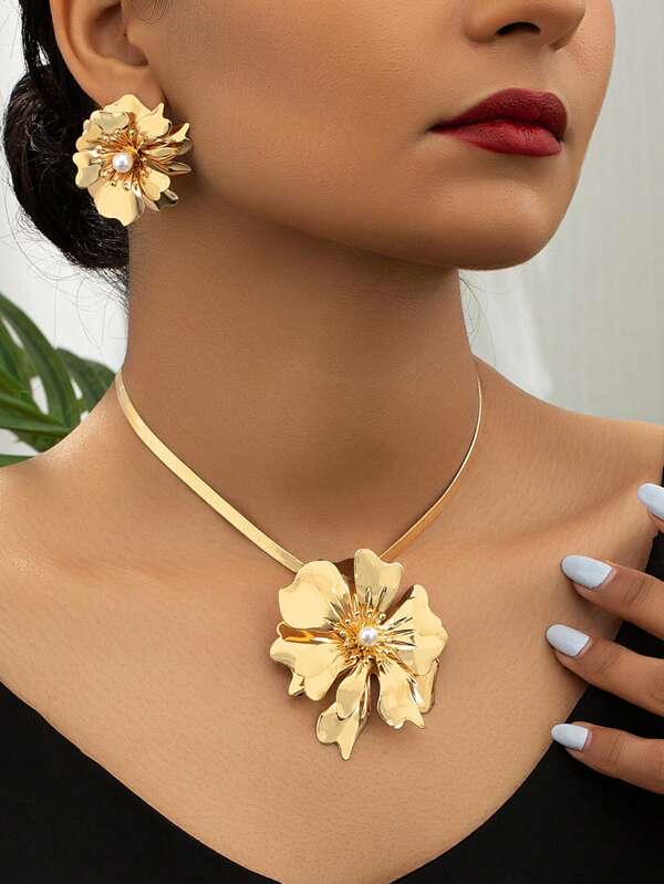 1pc Fashionable Flower & Rhinestone Decor Pendant Necklace And 1pair Unique Flower & Rhinestone Decor Stud Earrings For Women Daily Use Yellow Gold