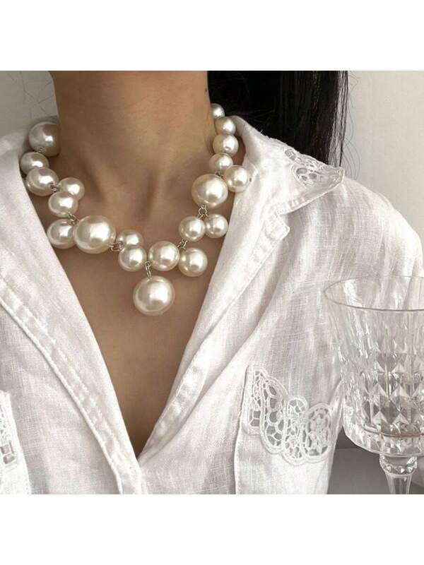 French Vintage Baroque Big Pearl Necklace For Women, Ins Style Exaggerated Design Clavicle Chain Neck Jewelry Imitation Grape String Pearl Necklace