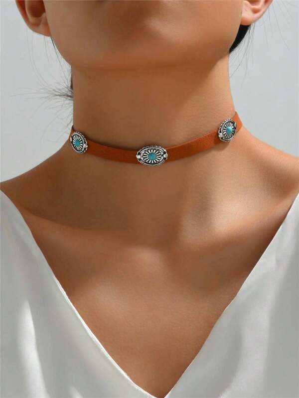 1pc Brown Bohemian-Style Vintage Suede Collar Necklace With Distressed Silver Metal Flower Pendant-Plate & Western Cowboy Turquoise Rhinestone, Great For Travel And Daily Wear Brown